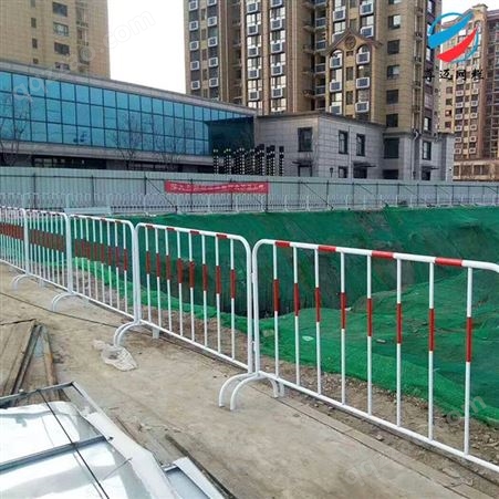 安徽市政铁马护栏 尊迈移动防撞护栏 工程施工安全防护栏隔离栏厂家
