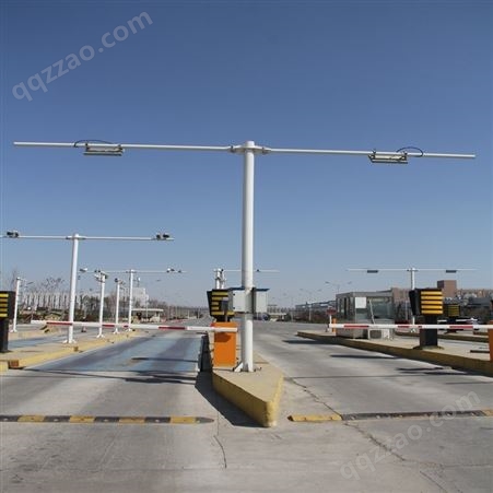 新世纪厂家定制生产道路监控杆 机动车监控立杆 交通标志信号灯杆