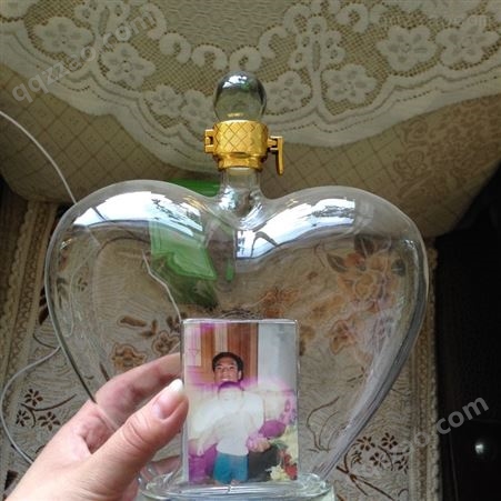婚宴定制爱心酒瓶   私人定制工艺酒瓶  创意玻璃白酒瓶   心型玻璃瓶